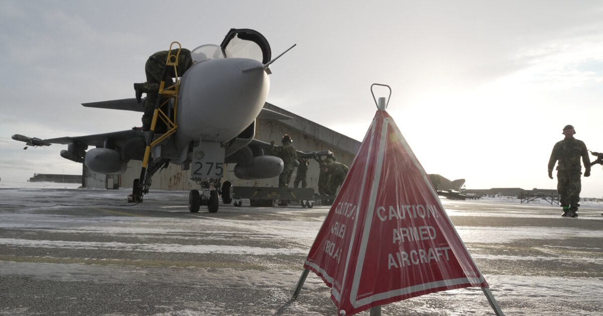 Δανία Γροιλανδία εισβολή αεροδρόμια στρατιώτες