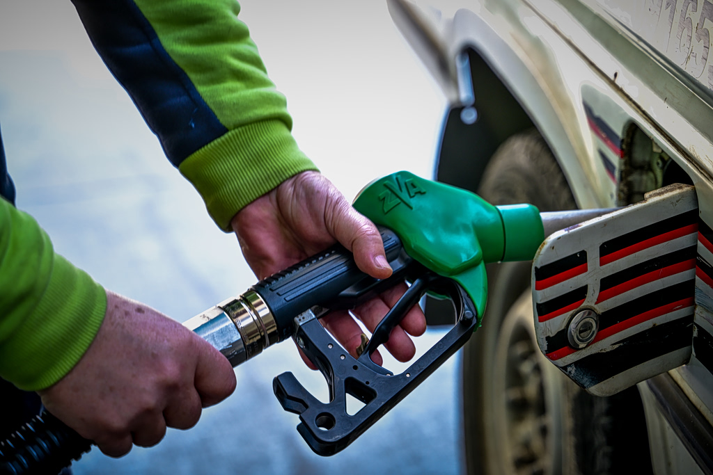 Τιμές καυσίμων σε πρατήριο βενζίνης στην Ελλάδα