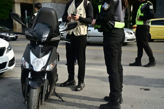 μοτοσικλέτα επικίνδυνη οδήγηση σούζες δρόμος