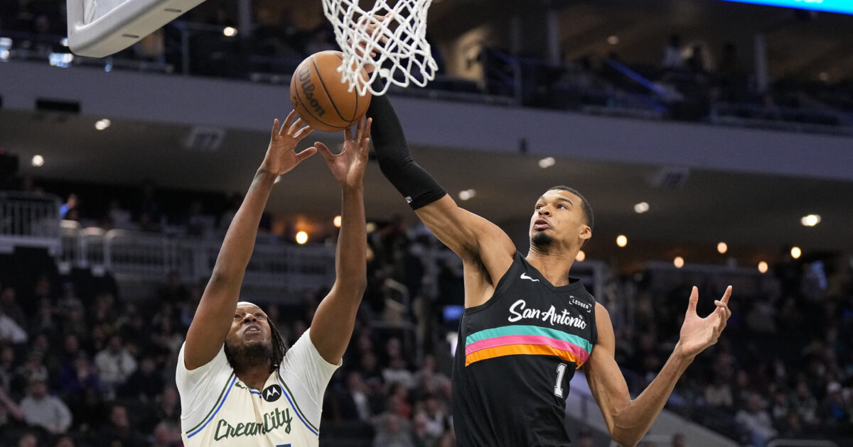 Μπακς εκτός playoffs μετά από ήττα