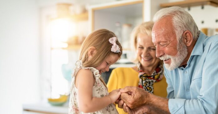 Παππούδες και γιαγιάδες με εγγόνια τους
