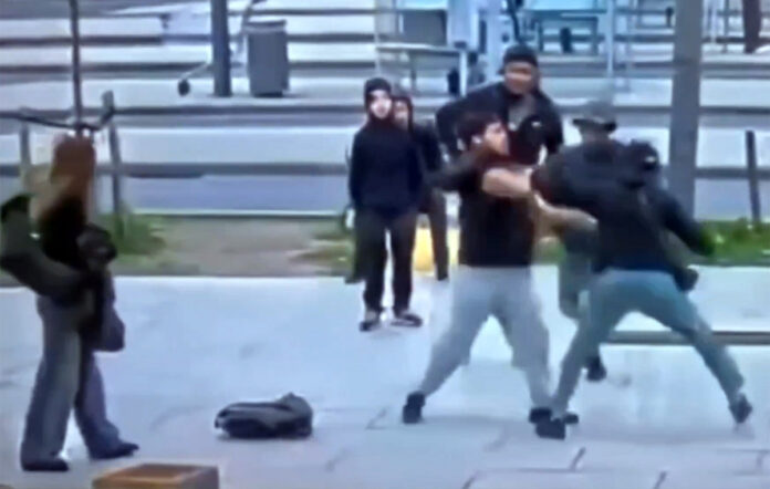 Ξυλοδαρμός νεαρού σταθμό τρένου Βέλγιο