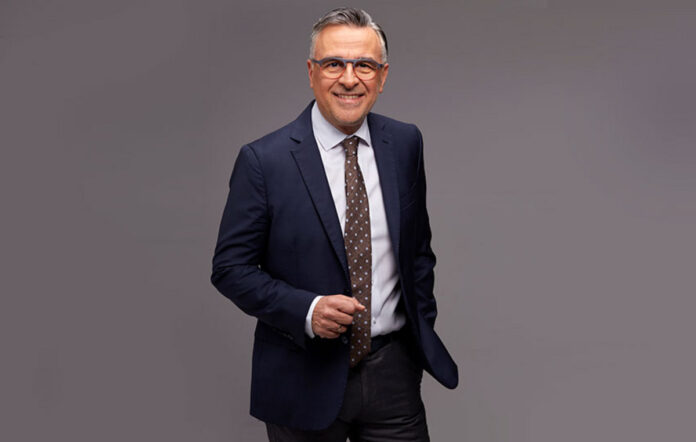 Γιώργος Κουβαράς παρουσιαστής Παρέα ΕΡΤ