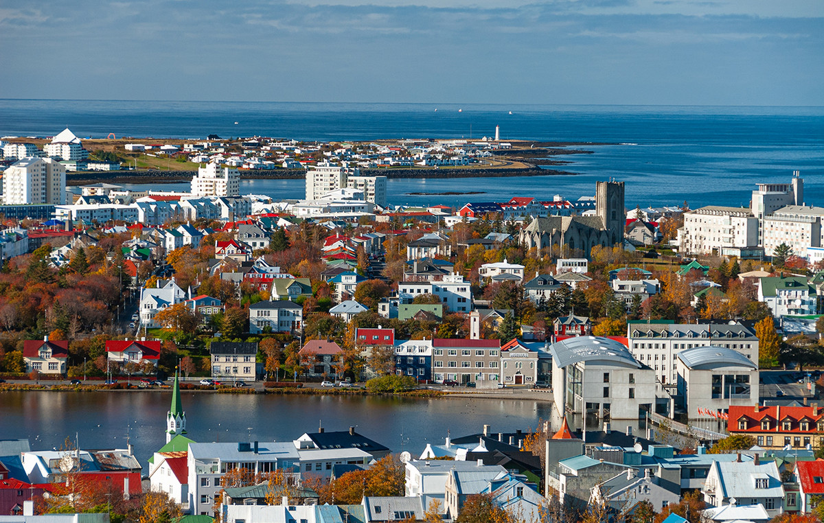 Η σημαία της Ισλανδίας και της ΕΕ - δημοψήφισμα για ένταξη