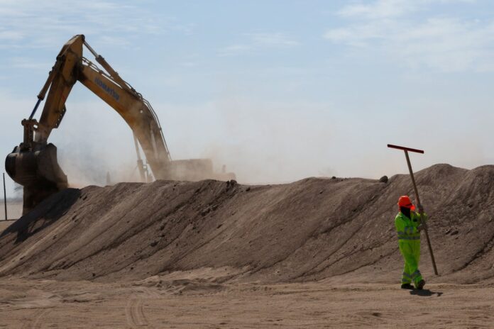 οχυρωματικά έργα στα σύνορα Χιλής Περού εκσκαφείς