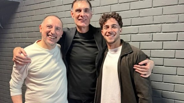 Μπάμπης Κωστούλας Γιώργος Μπαρτζώκας αποδυτήρια Ολυμπιακός