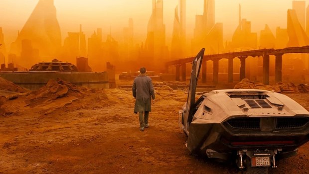 άνθρωπος με αρνητικές σκέψεις και άγχος