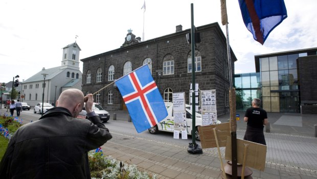 Η σημαία της Ισλανδίας και της ΕΕ - δημοψήφισμα για ένταξη