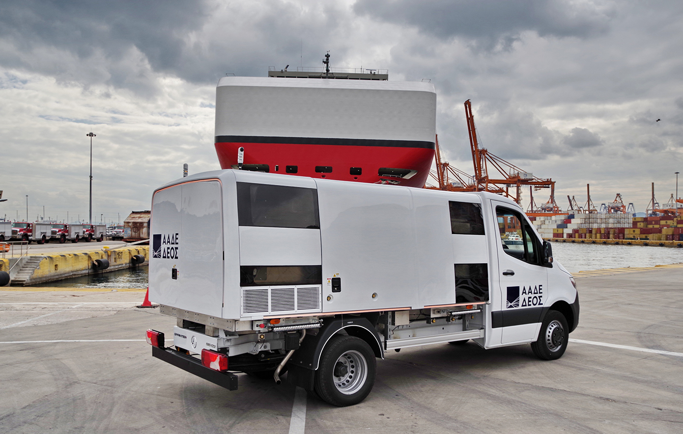 κινητό μηχάνημα X-ray στον λιμένα Πειραιά