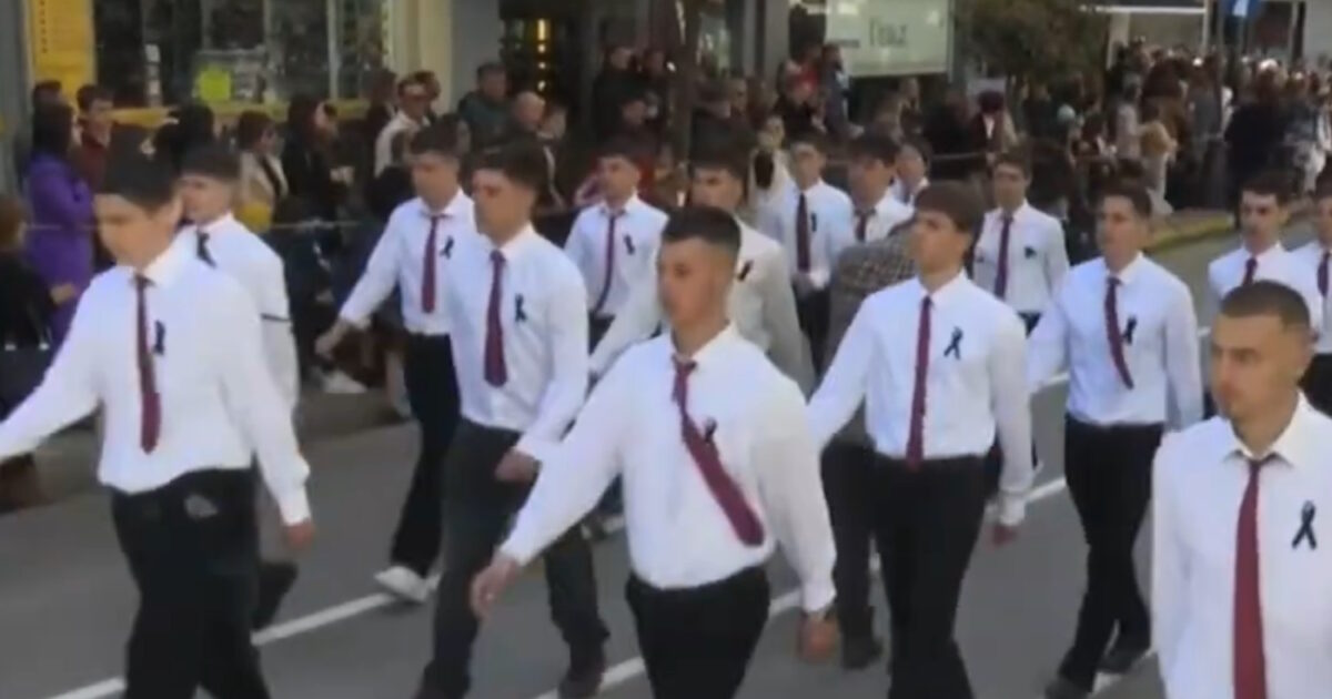 Μαύρες κορδέλες παρέλαση 25η Μαρτίου Πύργος Ασημάκης