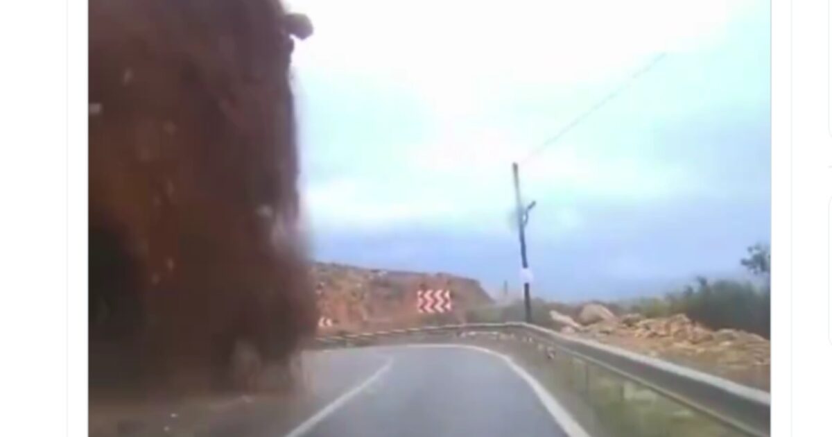 Τροχαίο Αμπελόκηπους: 40χρονη έπεσε σε 14 αυτοκίνητα τροχαίο Αμπελόκηπους καταστροφές σταθμευμένα αυτοκίνητα