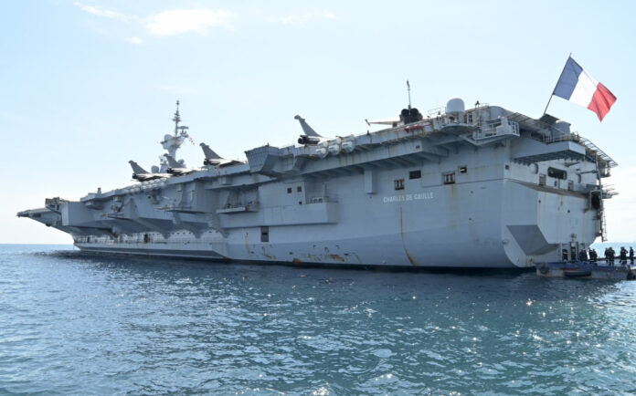 Αεροπλανοφόρο Σαρλ ντε Γκωλ στη Μεσόγειο κοντά στην Κύπρο