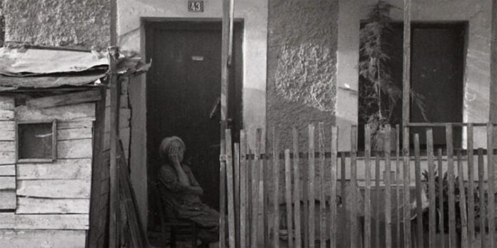 Αλέξανδρος Τζώνης αρχιτέκτονας παράγκες προσφύγων