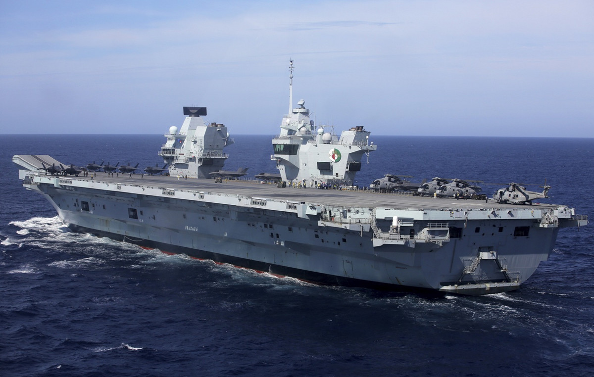 Πλοία ακινητοποιημένα στα Στενά του Ορμούζ