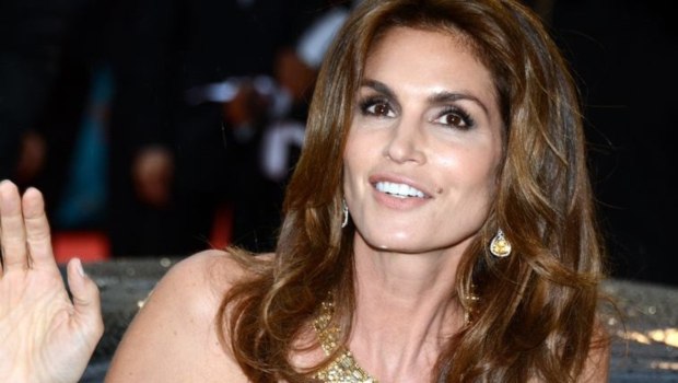 Σίντι Κρόφορντ πρωινή ρουτίνα ομορφιάς gua sha