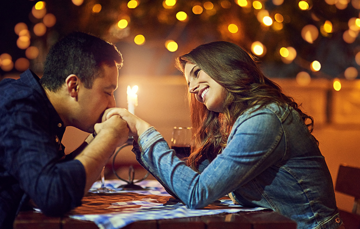 Ισπανία δικαστήριο σεξουαλική επίθεση χειροφίλημα χωρίς συναίνεση