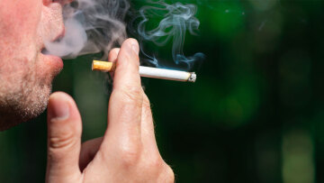 Κάπνισμα εφήβων: Πάνω από το 54% έχουν δοκιμάσει τσιγάρο έφηβοι καπνίζουν ηλεκτρονικό τσιγάρο άτμισμα