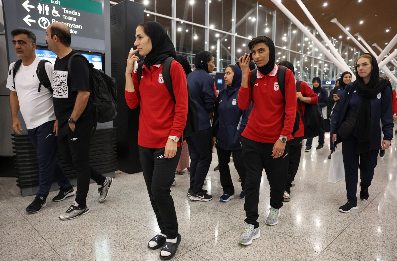 Ιρανές ποδοσφαιρίστριες αεροδρόμιο Κωνσταντινούπολη επιστροφή άσυλο