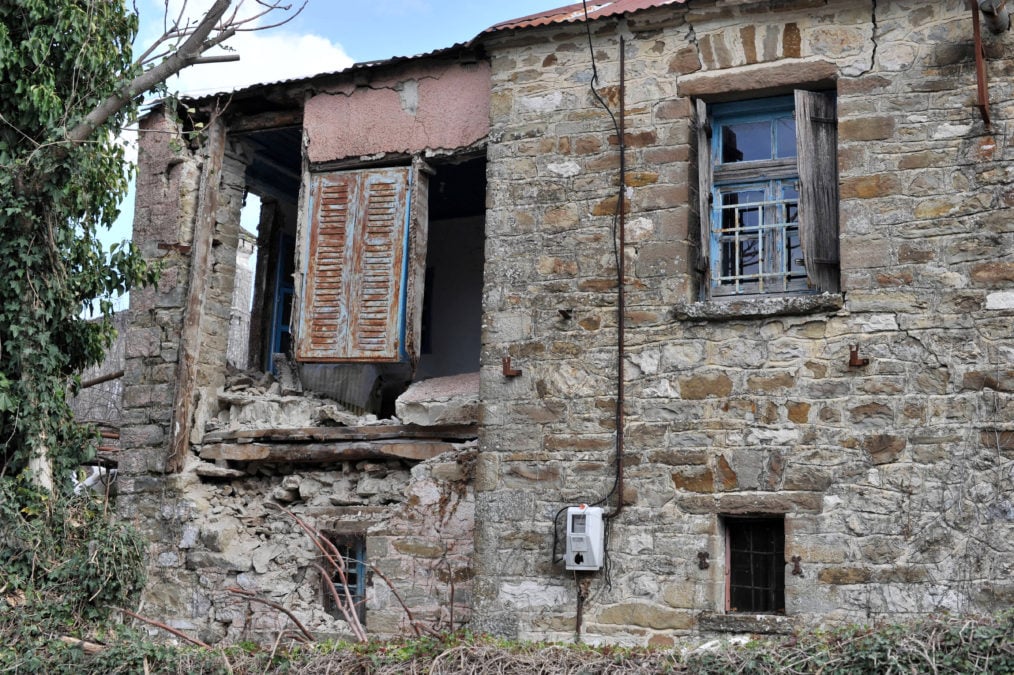 Αυτοψίες σε κατοικίες μετά τον σεισμό Θεσπρωτίας