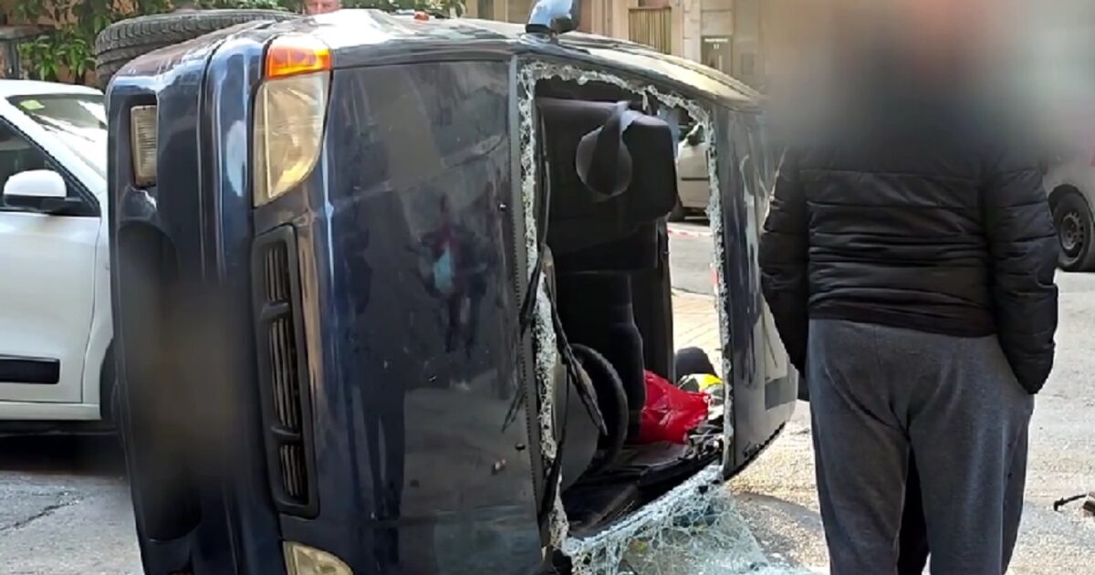 τροχαίο ατύχημα ανατροπή αυτοκινήτου Κυψέλη οδός Μεγίστης