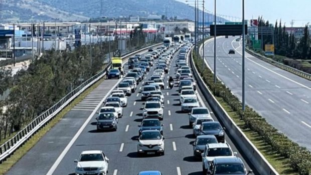 Αυξημένα μέτρα τροχαίας για την 25η Μαρτίου Περιπολικό της Τροχαίας σε δρόμο κατά τα μέτρα οδικής ασφάλειας