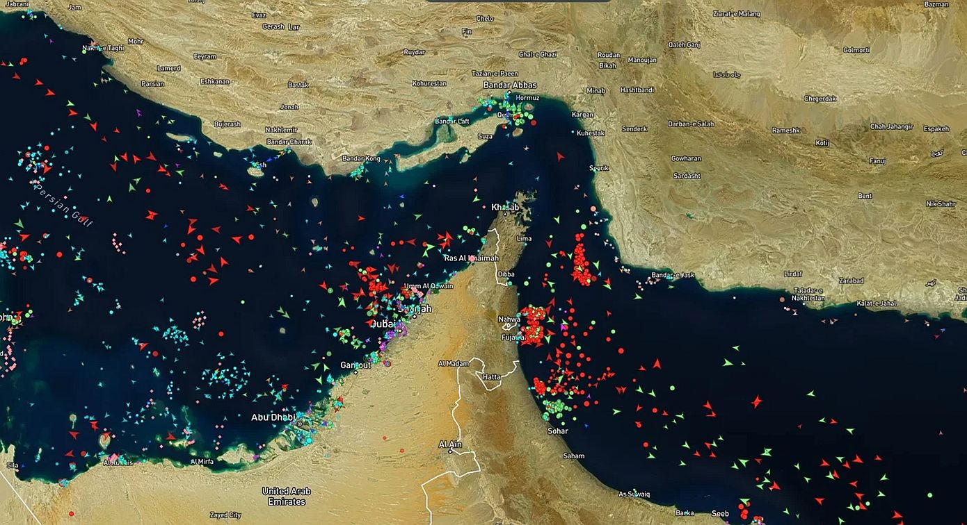 Πετρελαιοφόρα διέρχονται από το στενό του Χορμούζ