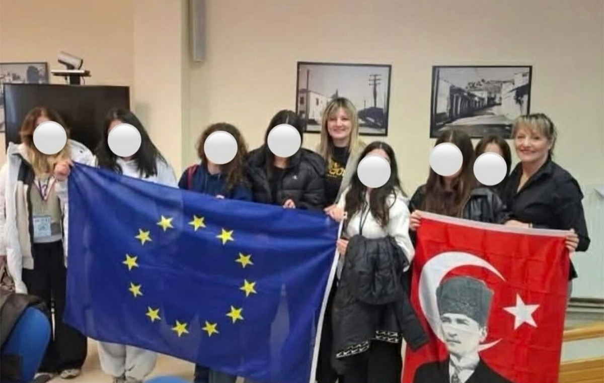 σημαία Ατατούρκ δημαρχείο Ελασσόνα