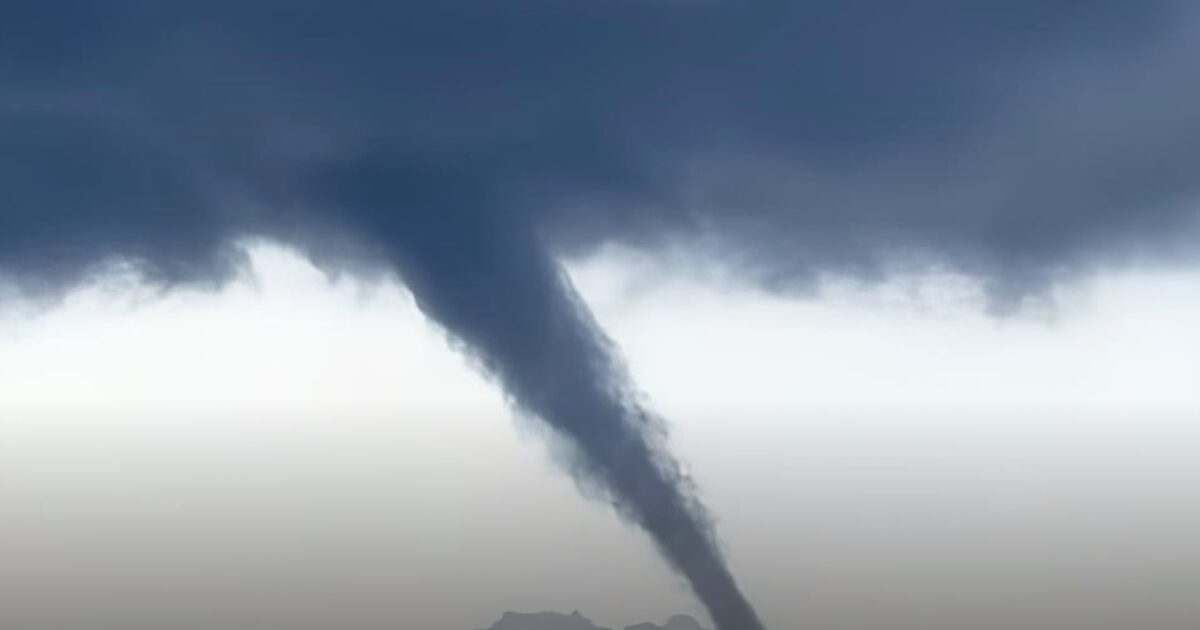 Υδροστρόβιλος στη θάλασσα ανοιχτά του Καρλοβασίου Σάμο