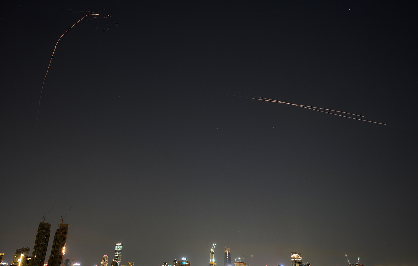 Σειρήνες αντιαεροπορικού συναγερμού ηχούν για πυραύλους Ιράν