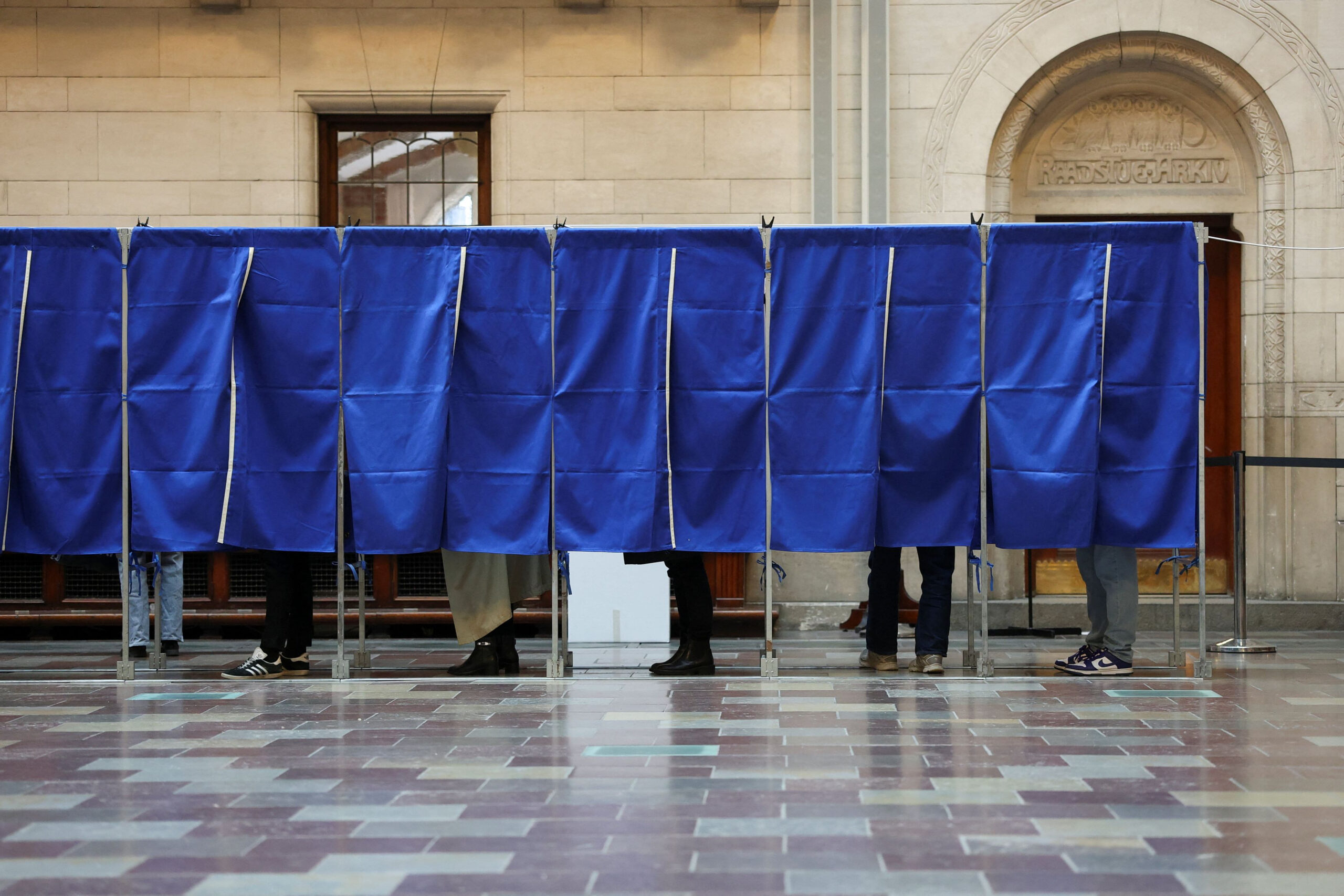 Εκλογές Δανία Μέτε Φρέντερικσεν ψηφίζει