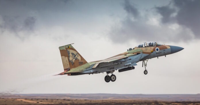 F-15 πάνω από το Ορμούζ αναχαίτιση