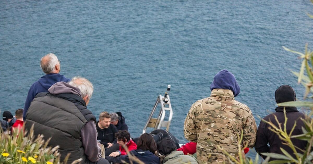 Έρευνες για τον δύτη στη Βουλιαγμένη