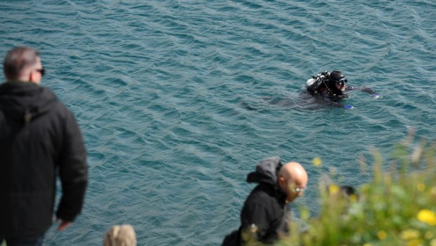 Επιχείρηση ανάσυρσης στα Λιμανάκια Βουλιαγμένης