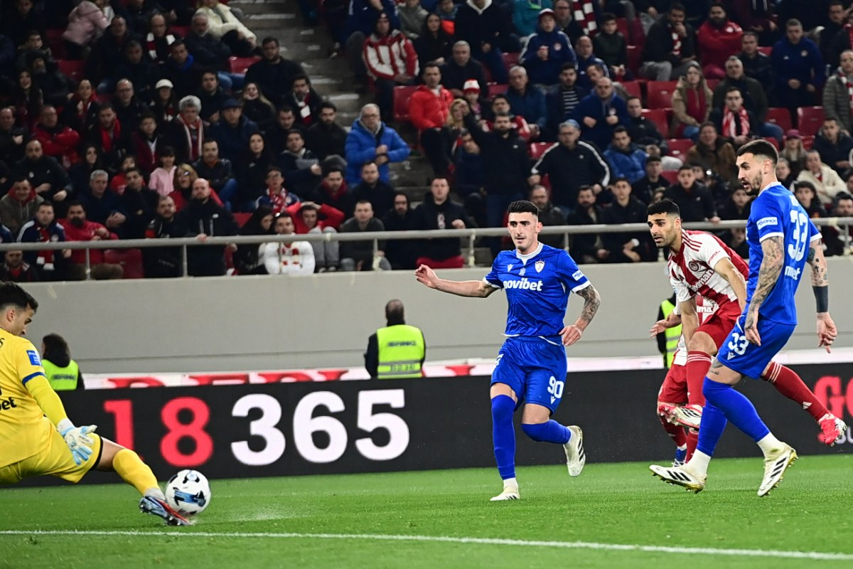 Βενετικίδης: Δύο σωτήριες αποκρούσεις κόντρα στον Ολυμπιακό Βενετικίδης απόκρουση Ολυμπιακός Λάρισα