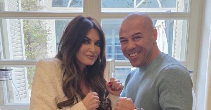 Ζαμπίδης Γκιλφόιλ μαχητική πόζα αγώνας Mayweather