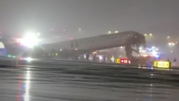 Δυστύχημα LaGuardia αεροσυνοδός Air Canada τραυματίας