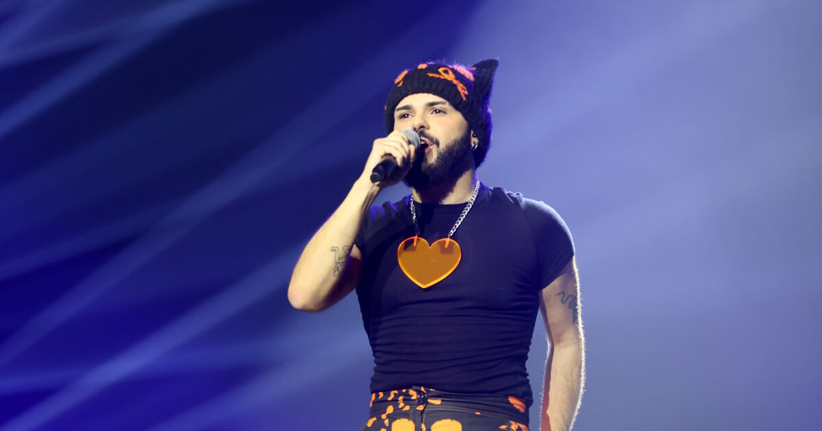 Akylas Eurovision 2026 εμφάνιση στον ημιτελικό Σαν Μαρίνο με πορτοκαλί μπότες