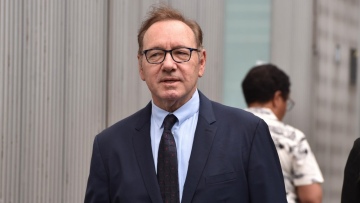 Κέβιν Σπέισι εξωδικαστική συμφωνία δικαστήριο Λονδίνου