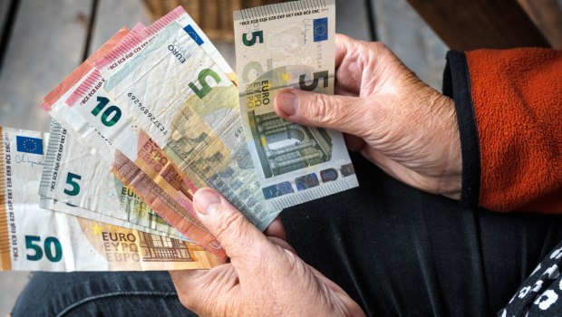 Εισφορά αλληλεγγύης συνταξιούχων περικοπές συντάξεων