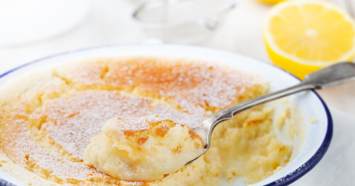 Λεμονόπιτα με κρεμώδες εσωτερικό και ζάχαρη άχνη