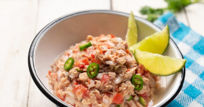 μεξικάνικη τονοσαλάτα με pico de gallo