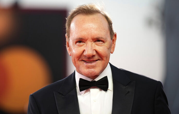 Κέβιν Σπέισι εξωδικαστική συμφωνία δικαστήριο Λονδίνου