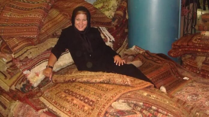 Δέσποινα Μοιραράκη με μαντίλα στο Ιράν