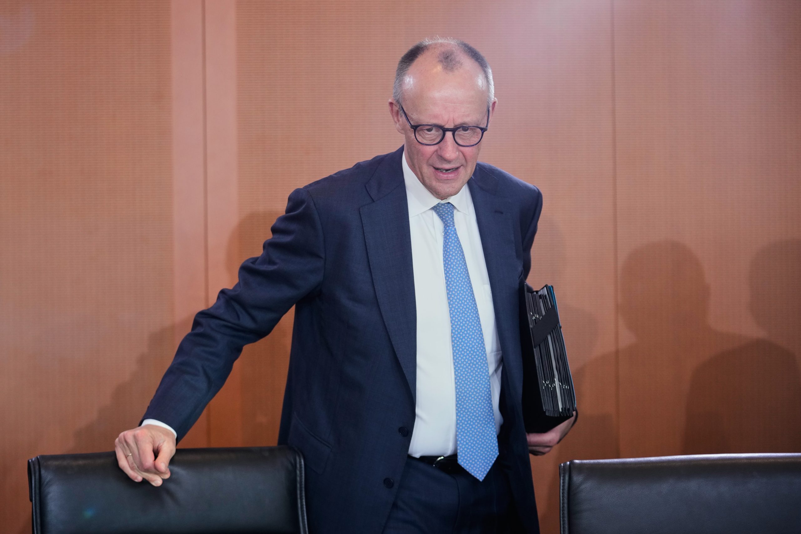 Πόλεμος Ιράν: Βανς και Μερτς παίρνουν αποστάσεις από Τραμπ Τραμπ Βανς Μερτς πόλεμος Ιράν διπλωματία