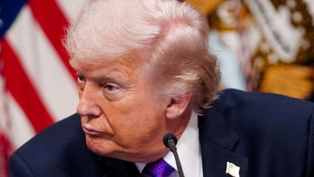 Πρατήριο βενζίνης στις ΗΠΑ με αυξημένες τιμές καυσίμων λόγω της κρίσης στη Μέση Ανατολή