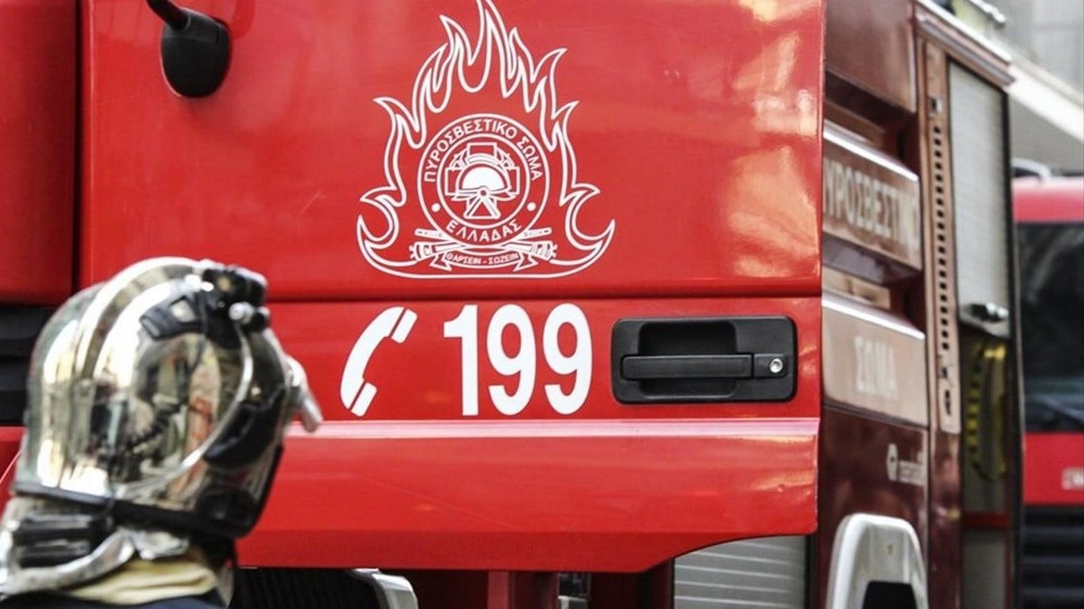 Πυροσβεστικά οχήματα στις πυρκαγιές Αχαΐας Κορινθίας