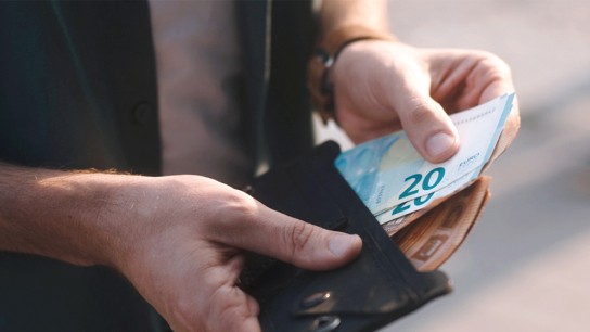 Ελβετικά χαρτονομίσματα και ψηφιακό χρήμα δημοψήφισμα