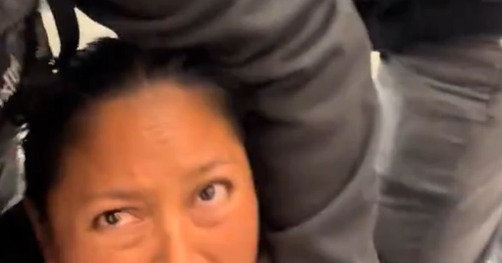 Σύλληψη ICE αεροδρόμιο Σαν Φρανσίσκο μητέρα παιδί