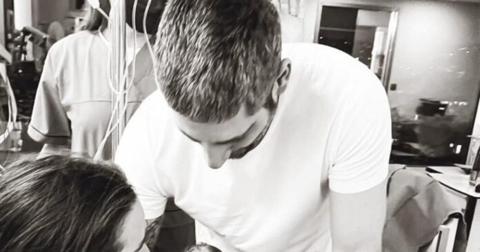 Εριέττα Κούρκουλου με τον γιο της Νίκο