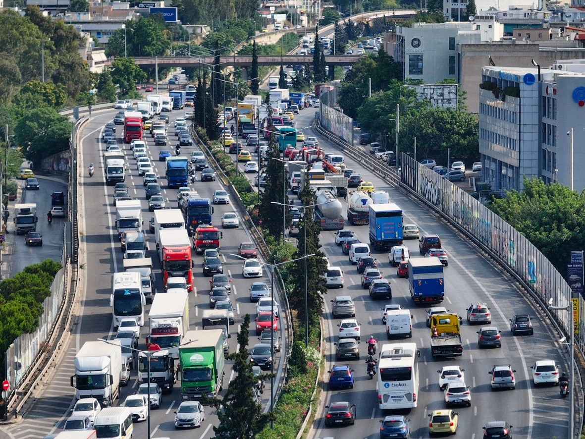 Αυξημένη κίνηση στην Αττική με μποτιλιάρισμα σε κεντρικούς δρόμους και αυτοκινητόδρομο
